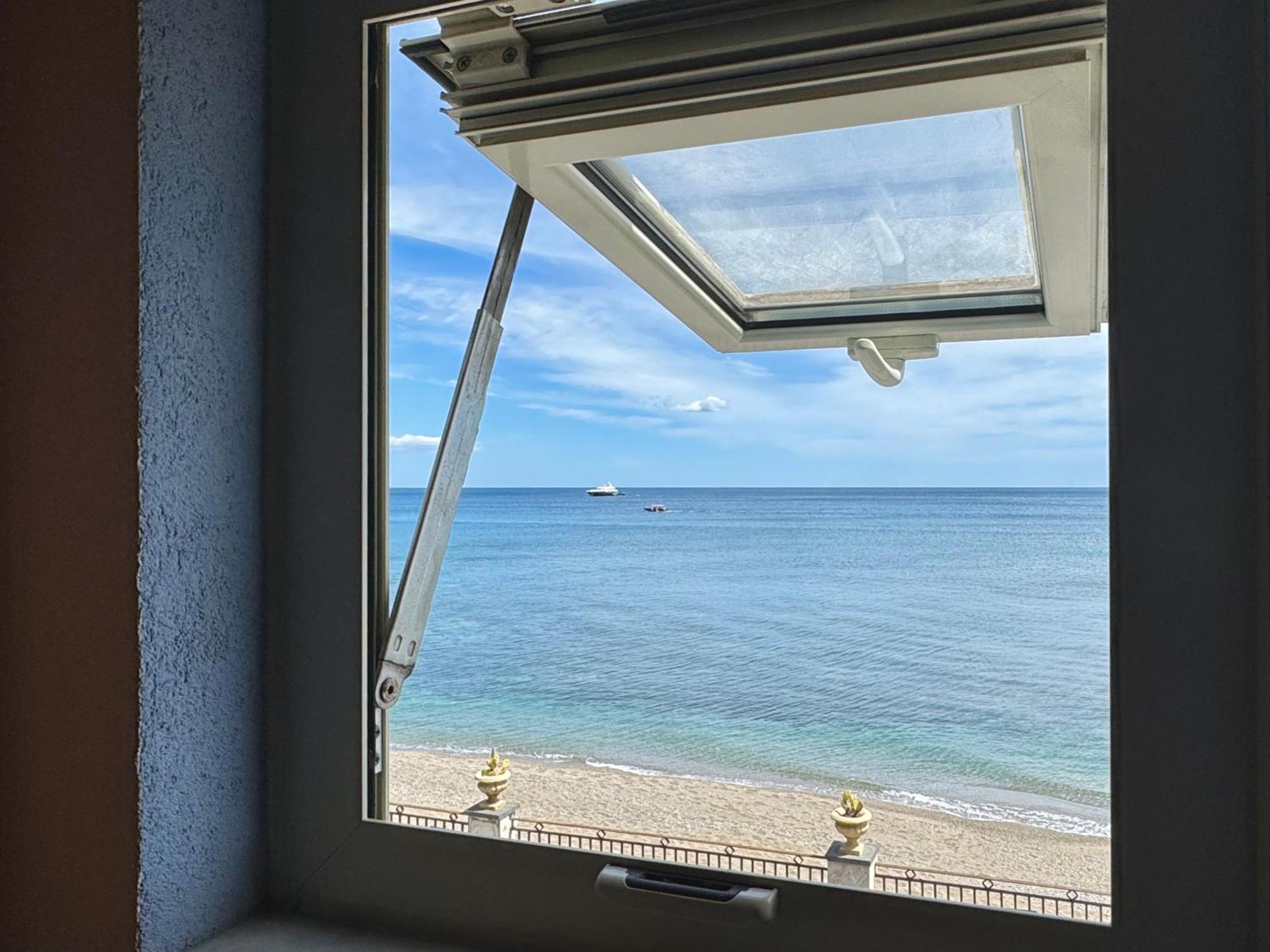 Maremare Apartments Giardini-Naxos Extérieur photo